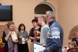 Семьи, взявшие на воспитание детей-сирот, чествовали в администрации области (фото)