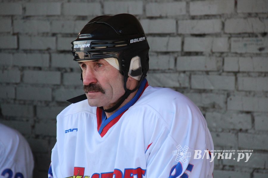 Великолукский хоккей: много забитых шайб, немного потасовок и разбитых лиц (фото)