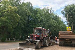 В Великих Луках перерыта дорога (ФОТО)