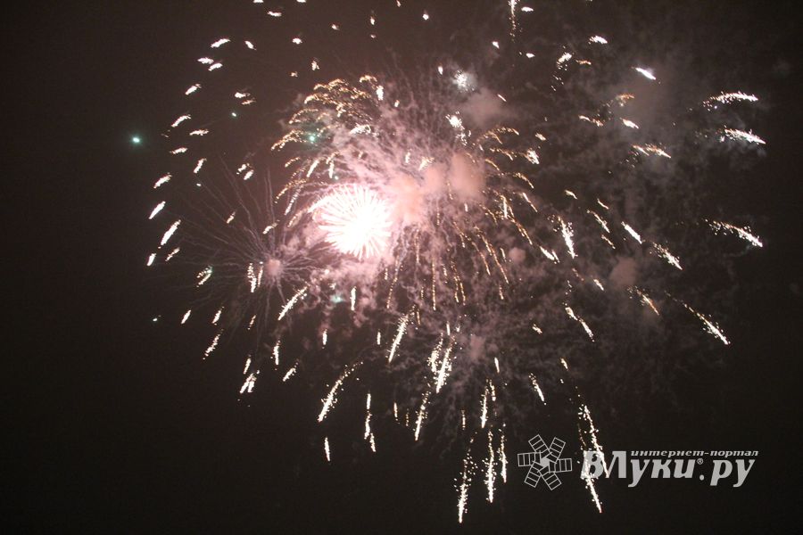 Великие Луки к встрече Нового года готовы (ФОТО)