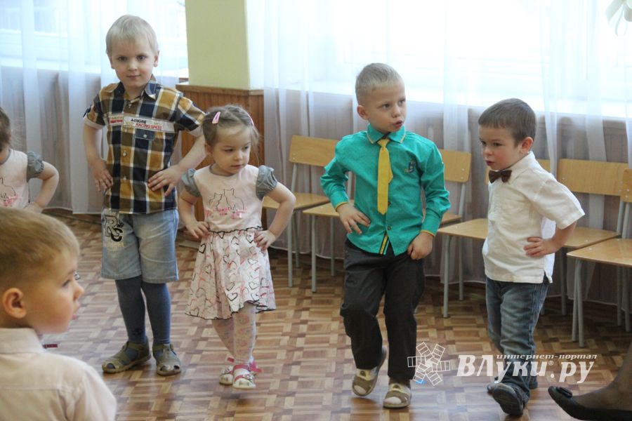 Малыши сада №1 поздравили мам и бабушек с 8 марта