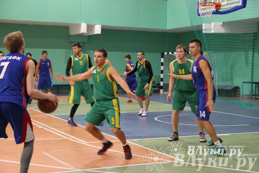 Команда «Экспресс» стала обладательницей Кубка г. Великие Луки по баскетболу