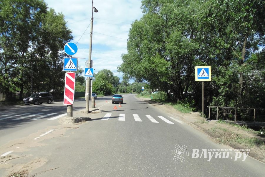 В Великих Луках на пешеходном переходе сбили 10-летнюю девочку