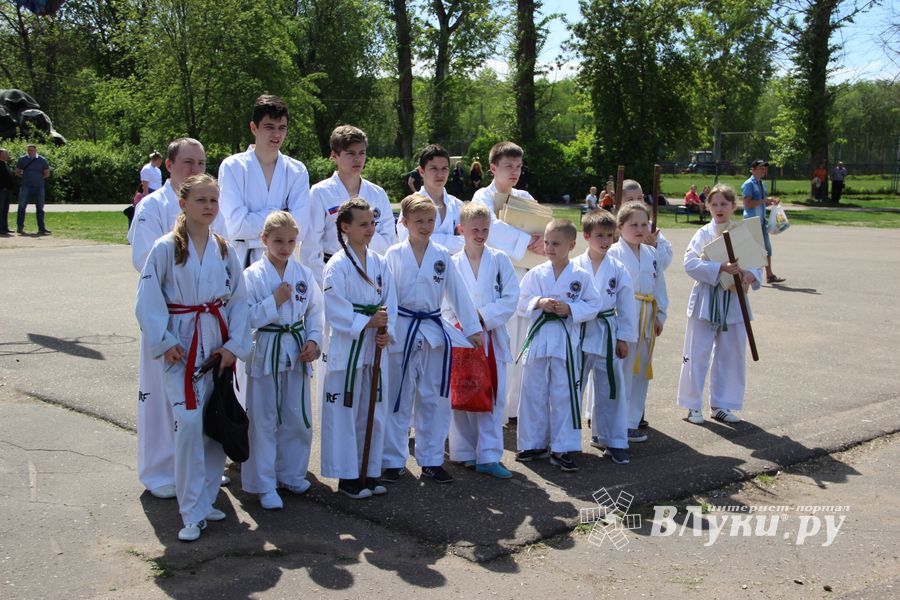 Спецназ «разгромил» на Дятлинке «банду»