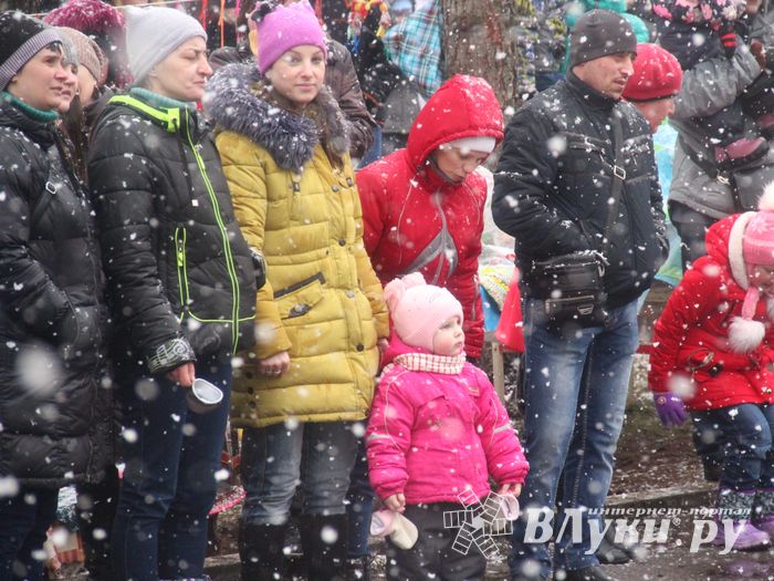 В Великих Луках сожгли Масленицу (фото)