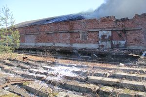 В Великих Луках горит склад (ФОТО)
