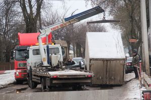 В Великих Луках на Самарском переезде переломилась Газель (ФОТО)