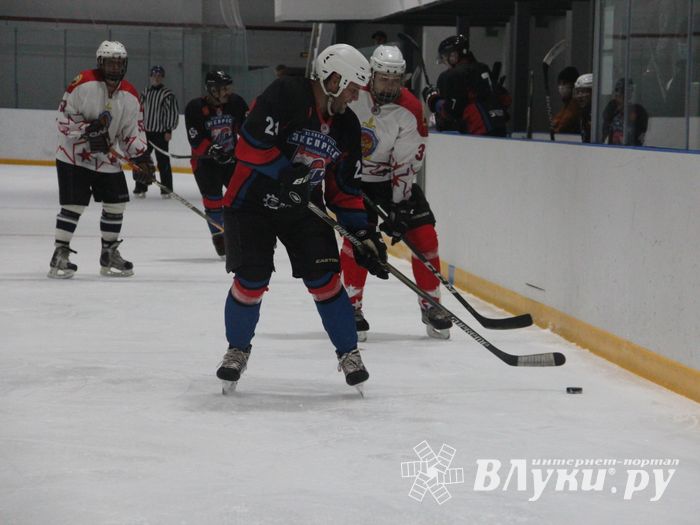 Матч НХЛ прошел в великолукском «Айсберге» (ФОТО)
