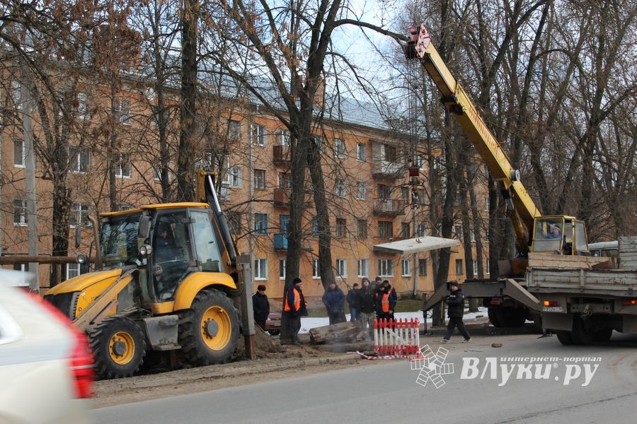 На пр. Гагарина идёт ремонт теплотрассы (ФОТО)