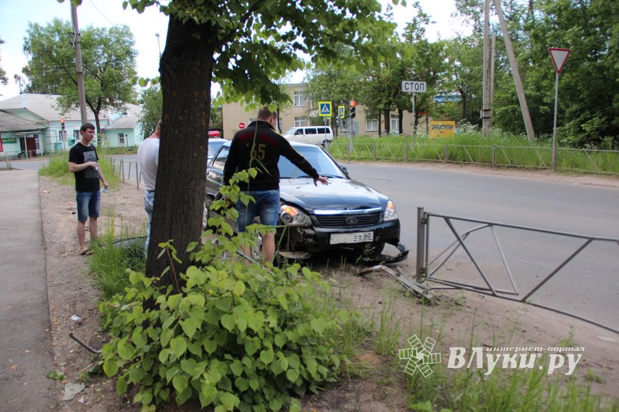 ДТП возле бани «Каменка» в Великих Луках (ФОТО)