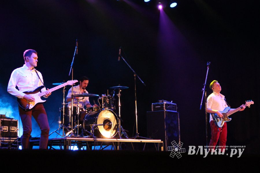 В Великих Луках состоялся концерт Юлии Савичевой (фото)