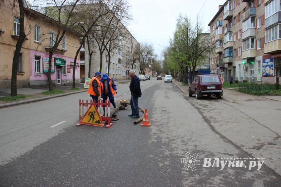 На улице Ставского временно затруднено движение (ФОТО)
