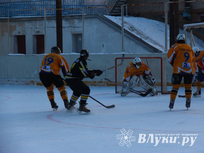 Великолукские хоккеисты разгромили гостей (фото)