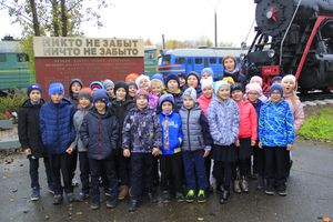 Великолукские школьники почувствовали себя машинистами (ФОТО)