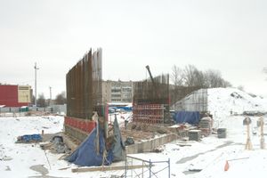 В Великих Луках продолжается сборка металлоконструкций пролетного строения путепровода (ФОТО)