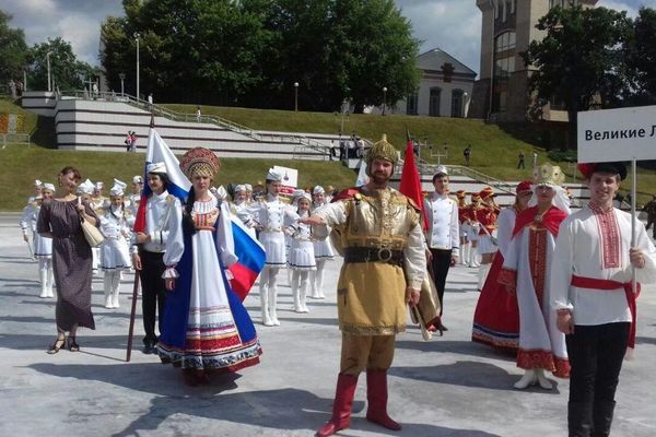 Образцовый коллектив мажореток «Золотые погоны» принял участие в фестивале «Славянский базар 2017» (ФОТО)