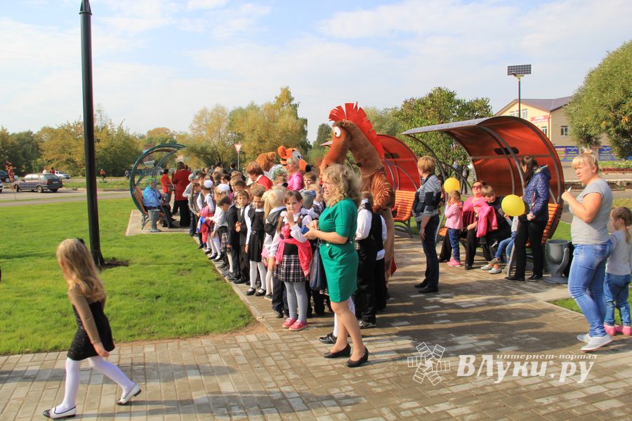 В Великих Луких благоустроили сквер на ул. Жукова (фото)