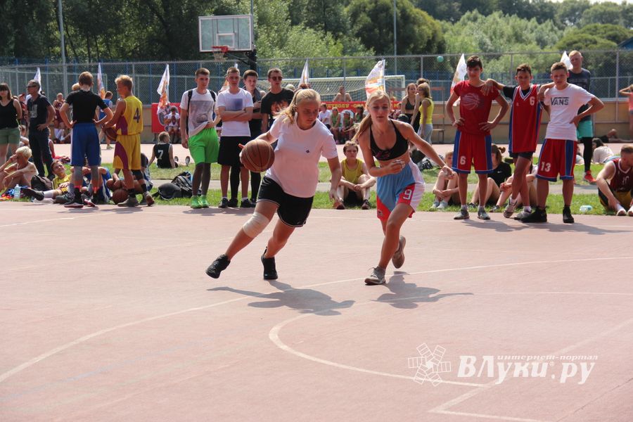 В Великих Луках прошли спортивные мероприятия, приуроченные ко Дню физкультурника (ФОТО)