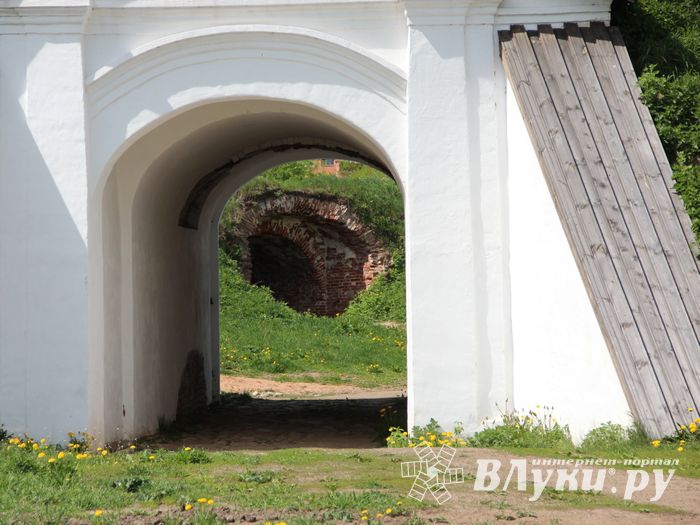 Подрядчик: Крепость в Великих Луках будет, как при Петре Первом... (ФОТО)