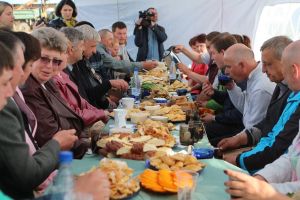 Губернатор Псковской области вручил гранты и попил чай с фермерами региона (ФОТО)