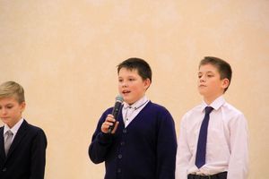 В Великих Луках поздравляют мам (ФОТО)