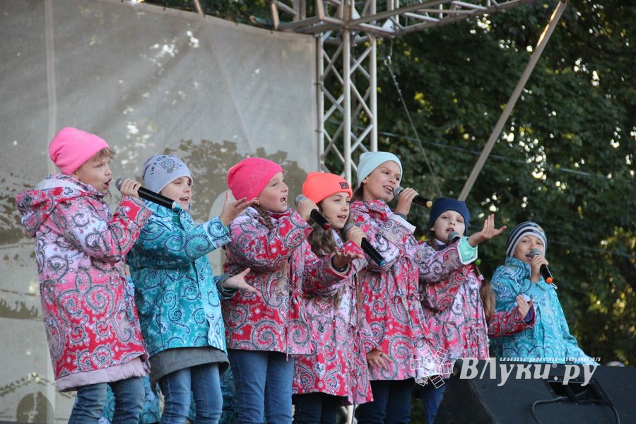 В Великих Луках прошла универсальная осенняя ярмарка (ФОТО)