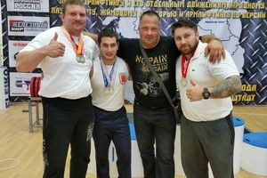 Великолучанин стал серебряным призером чемпионата Ленинградской области по пауэрлифтингу (фото)