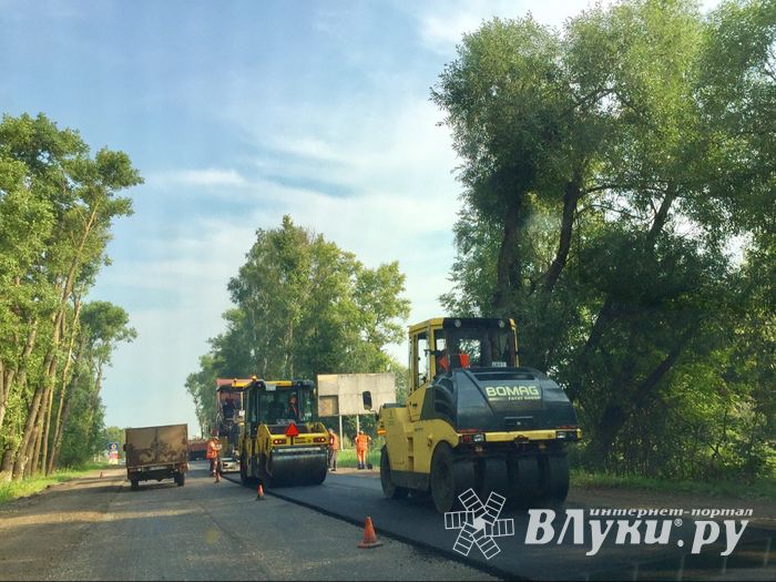 В Великолукском районе продолжается ремонт дорог (ФОТО)