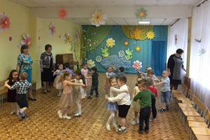 В детских садах Великих Лук проходят утренники к 8 марта (ФОТО)