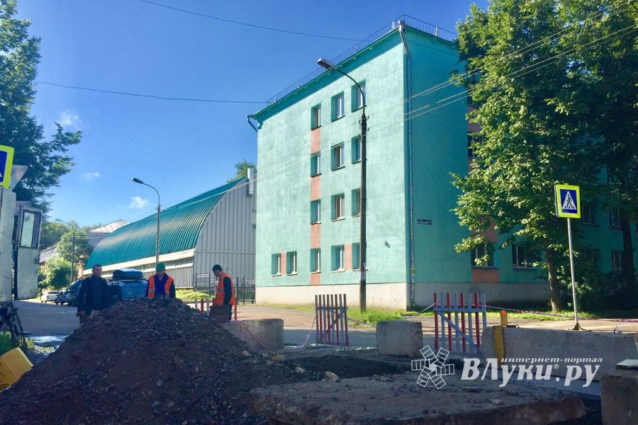 ФОТОФАКТ: В Великих Луках проводятся плановые ремонтные работы