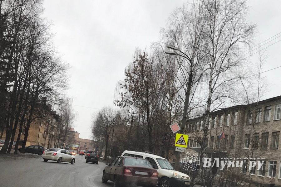 В Великих Луках произошло ДТП (ФОТО)