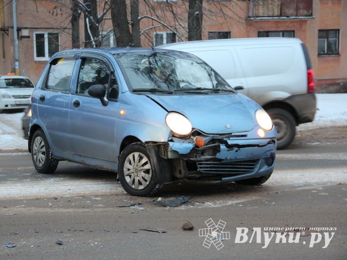 Две легковушки столкнулись на Гагарина (ФОТО)