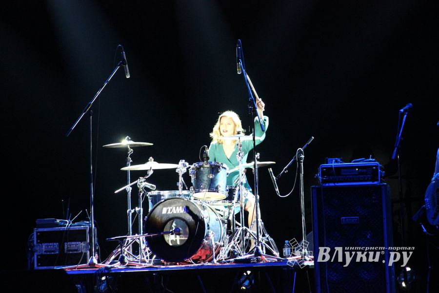 В Великих Луках состоялся концерт Юлии Савичевой (фото)