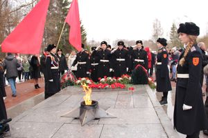 У Вечного огня в Великих Луках прошёл торжественный митинг (фото)