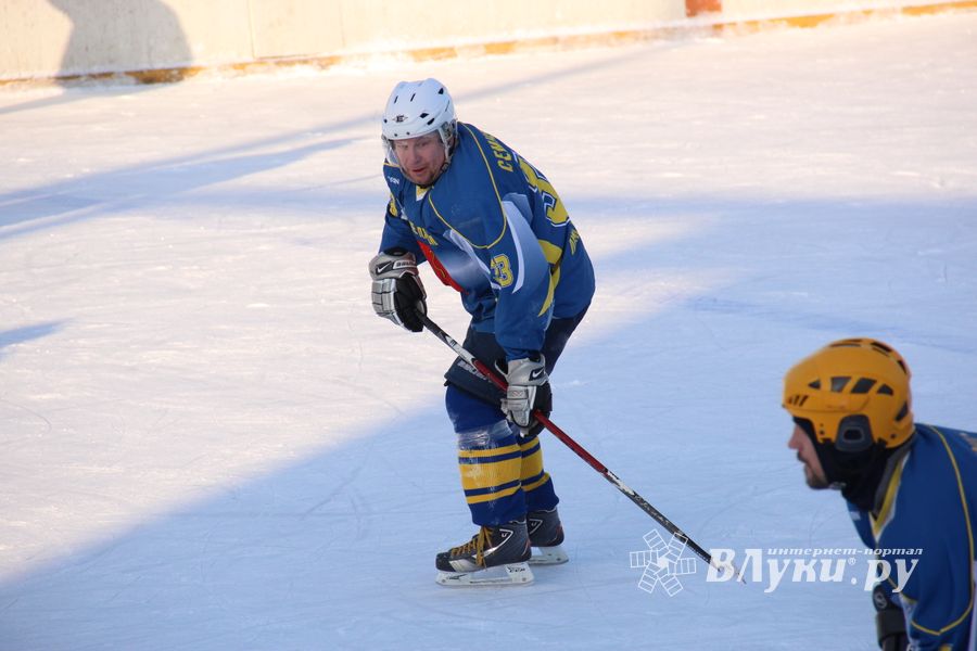 Великолукский хоккей: много забитых шайб и немного потасовок и разбитых лиц (фото)