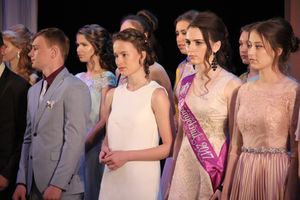 В Великих Луках выпускникам вручили медали «За особые успехи в учении» (ФОТО)