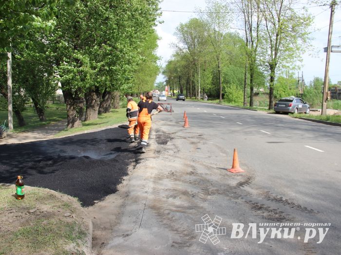 Вниманию автомобилистов-великолучан – дорожные работы (ФОТО)