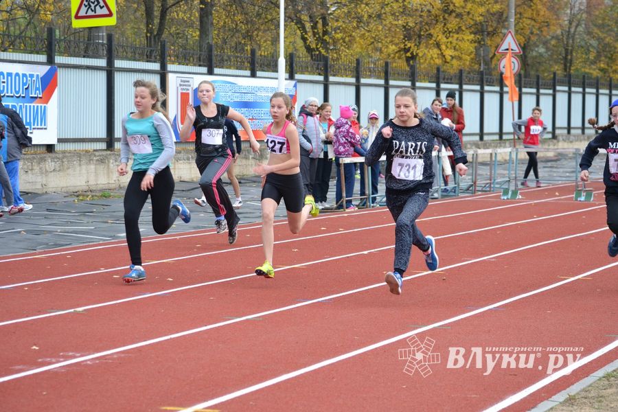 В Великих Луках прошли областные соревнования по легкой атлетике «Шиповка юных» (ФОТО)