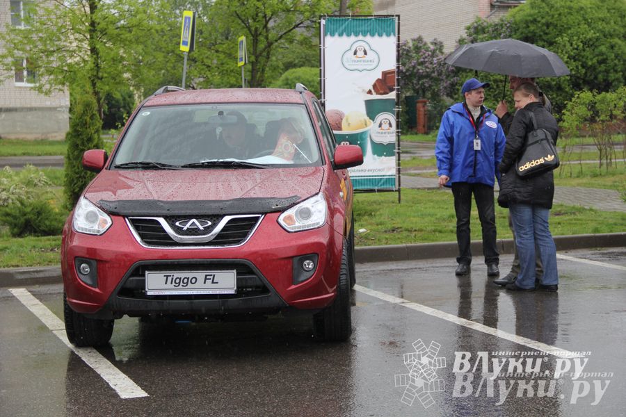 В Великих Луках прошла «Весенняя автоярмарка Великие Луки — 2015» (фото)