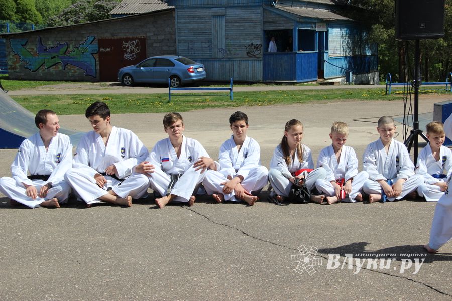 Спецназ «разгромил» на Дятлинке «банду»