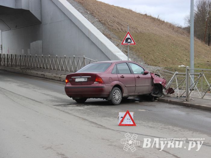 ДТП при въезде на путепровод (ФОТО)