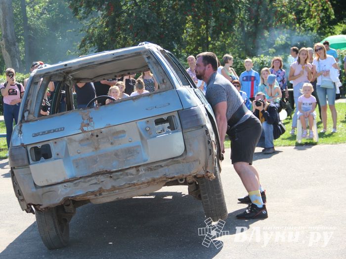Большой спортивный праздник в Великих Луках (ФОТО)