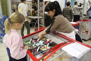 В Великих Луках открылась 10-я универсальная выставка (ФОТО)