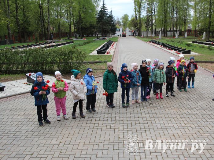Великолучане почтили память героев Великой Отечественной (ФОТО)