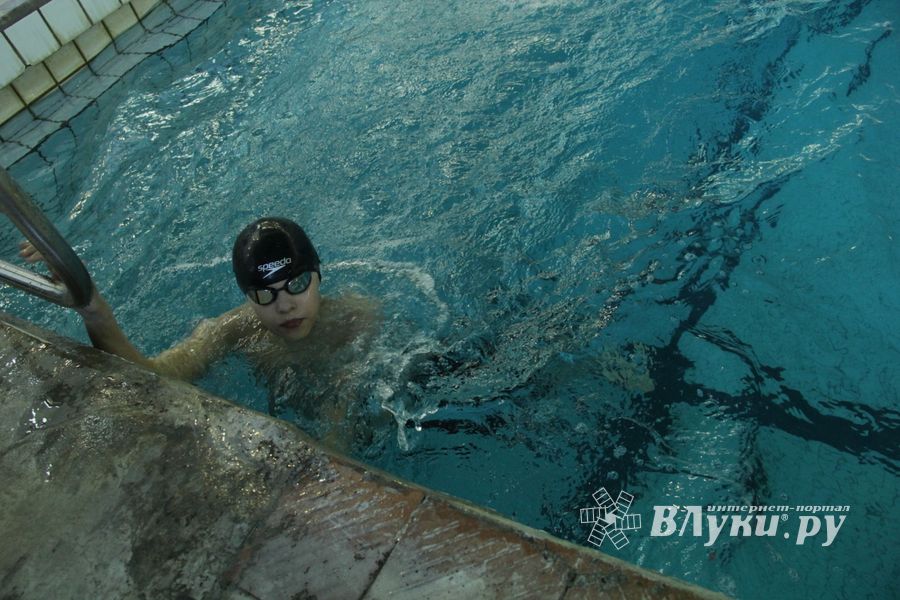 В Великих Луках прошел Чемпионат и Кубок города по плаванию (фото)