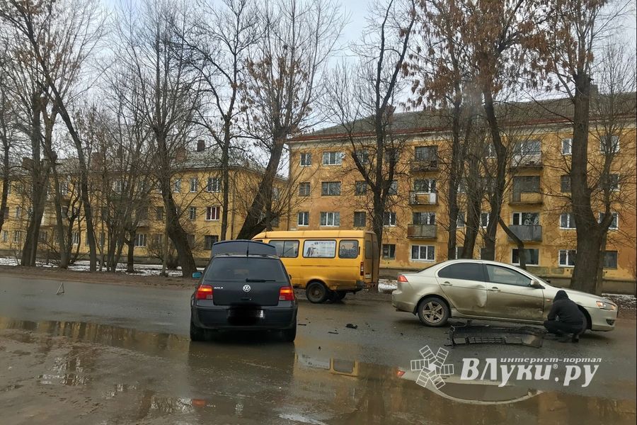 ДТП на выезде с АЗС на проспекте Гагарина (ФОТО)