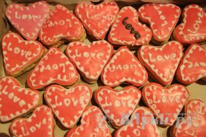 14 февраля в клубе «Хотэй» состоялось ежегодное шоу для влюбленных «Love Story»