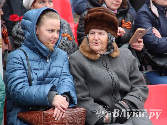 В Великих Луках прошел Парад Победы (ФОТО)