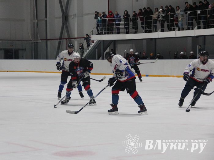Памятный турнир по хоккею прошел в великолукском «Айсберге» (ФОТО)