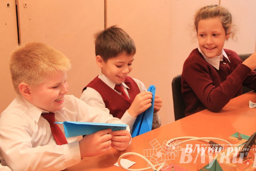 Великолукских лицеистов посвятили в «Маленькие мастера»